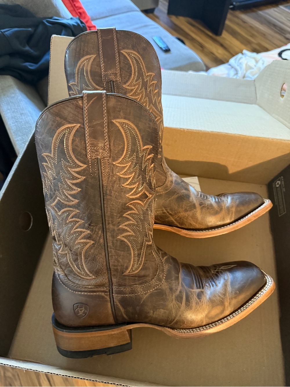 Ariat Brown Distressed Leather Western Boots with Classic Stitching - Picture 5 of 8